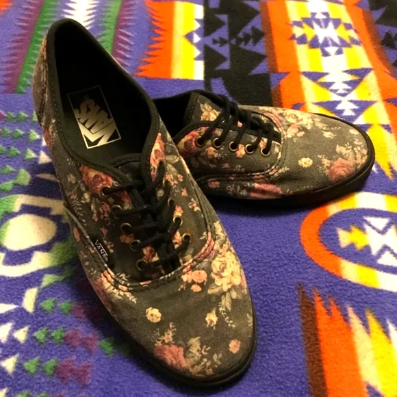 Floral lo pro vans